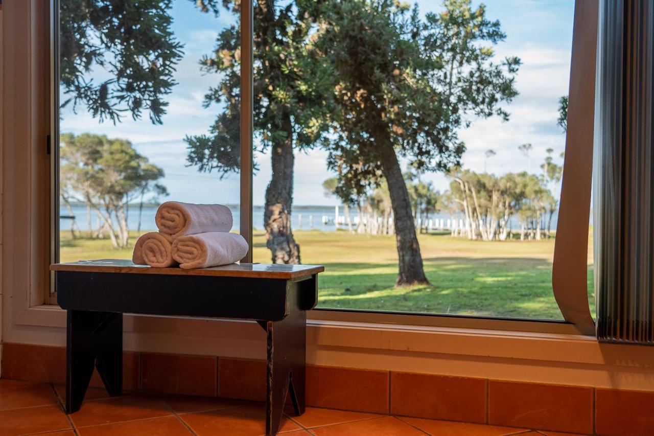 Waterfront Retreat At Wattle Point Villa Forge Creek Exterior photo